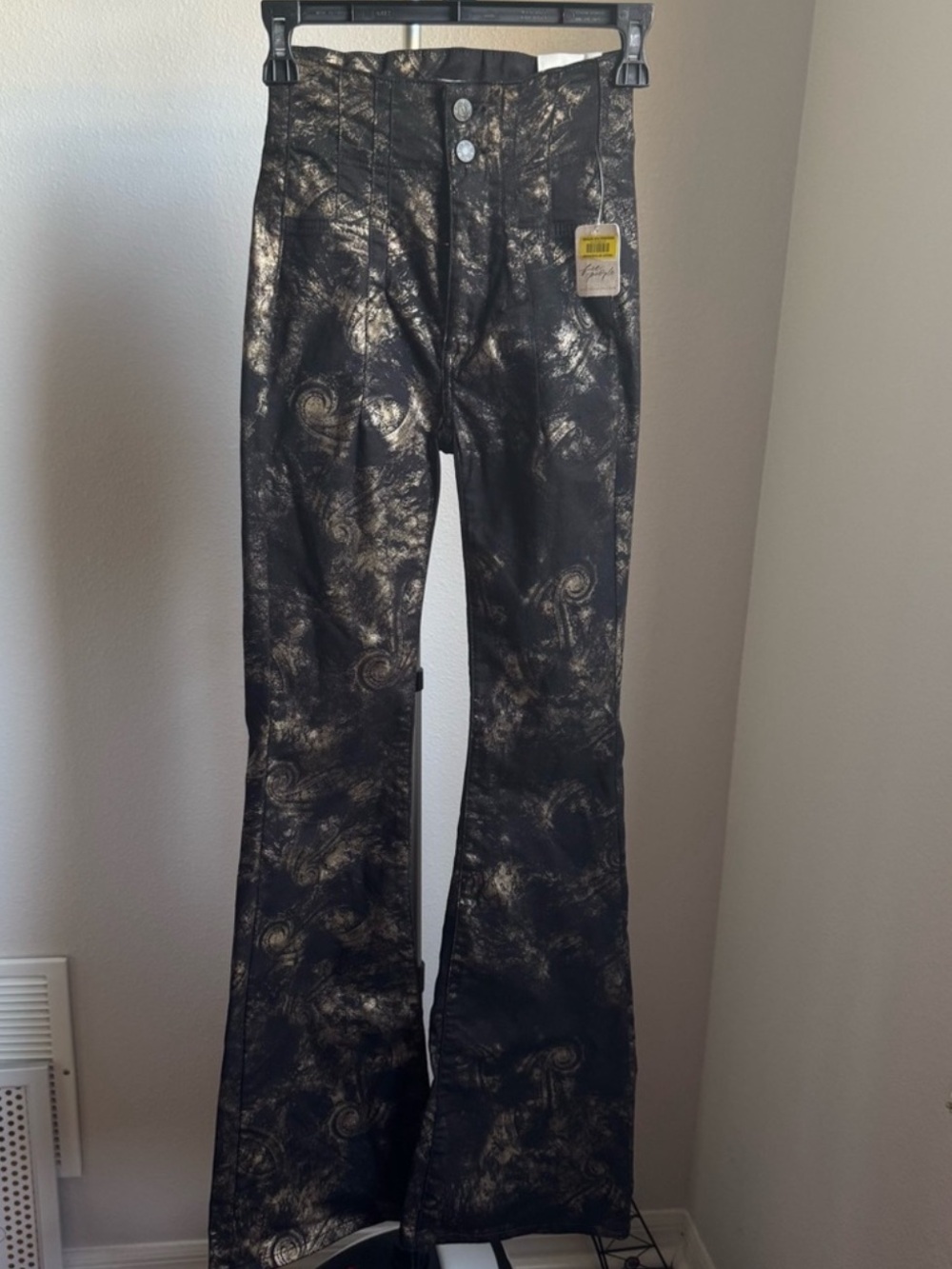 Free People Jayde Metallic High Rise Flare Leg Jeans In Black Tie Size 24 - Picture 6 of 14